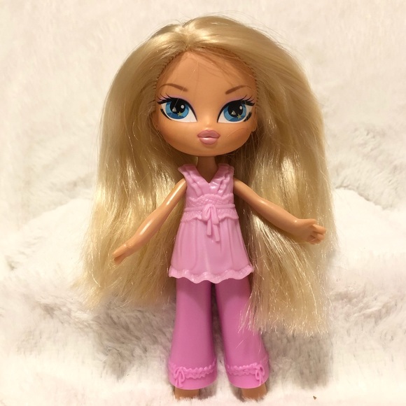 Bratz Kidz Cloe 2009 Snap On Clothing - Picture 3 of 10